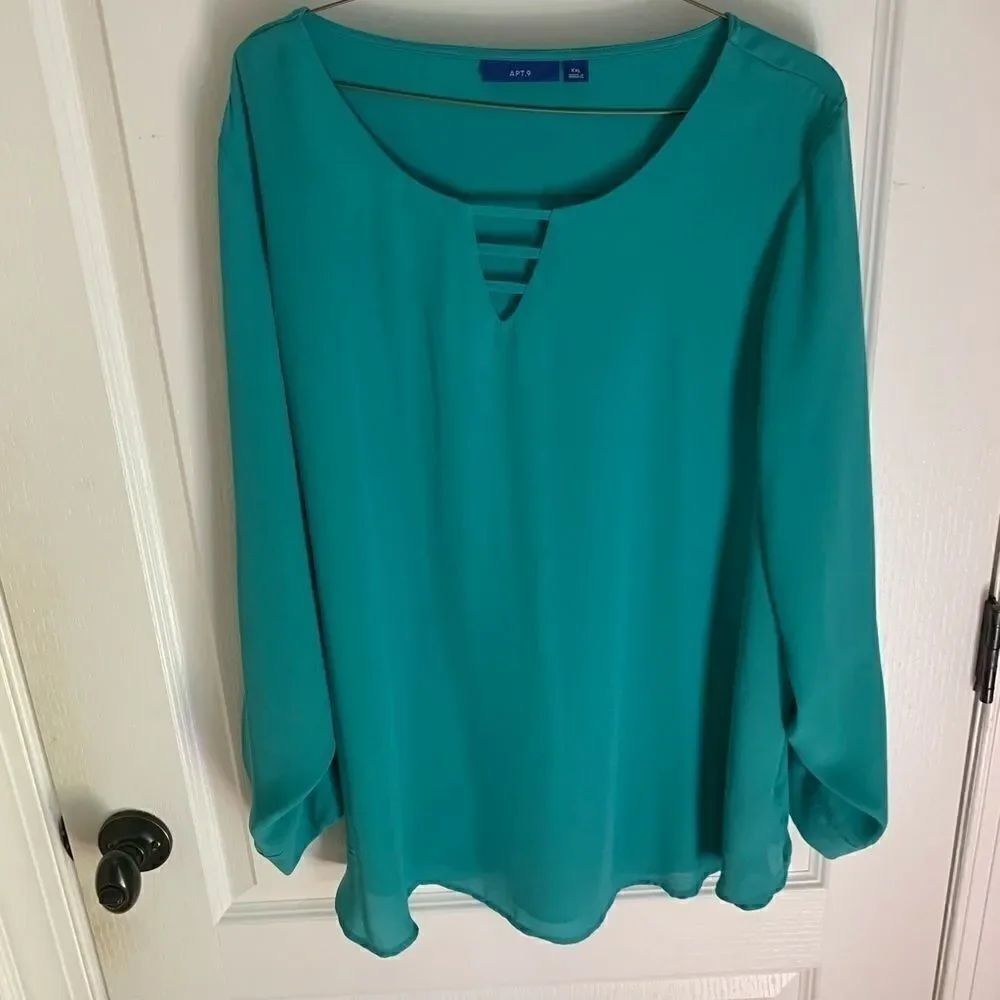 New Apt 9 blouse pool blue, chest cutouts